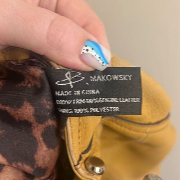 ✨B MAKOWSKY honey "hobo" handbag✨ - Picture 6 of 9